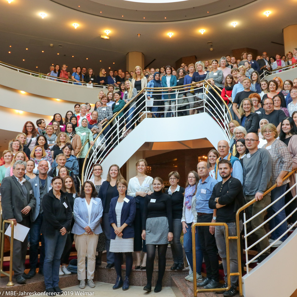 Gruppenbild auf Treppe