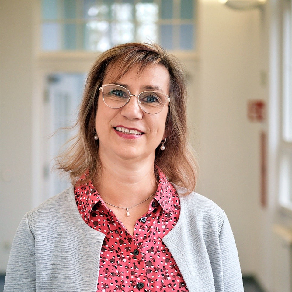 Sabine Erber, Mitarbeiterin des DRK im Fachbereich Finanzierung