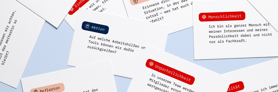 Karten mit Aussagen zur Reflexion der Zusammenarbeit im Team mit den Werten des Deutschen Roten Kreuzes