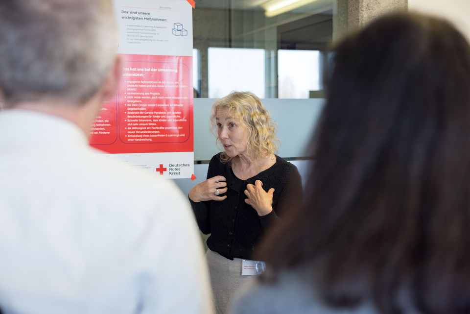 Teilnehmende des WFK im Gespräch 