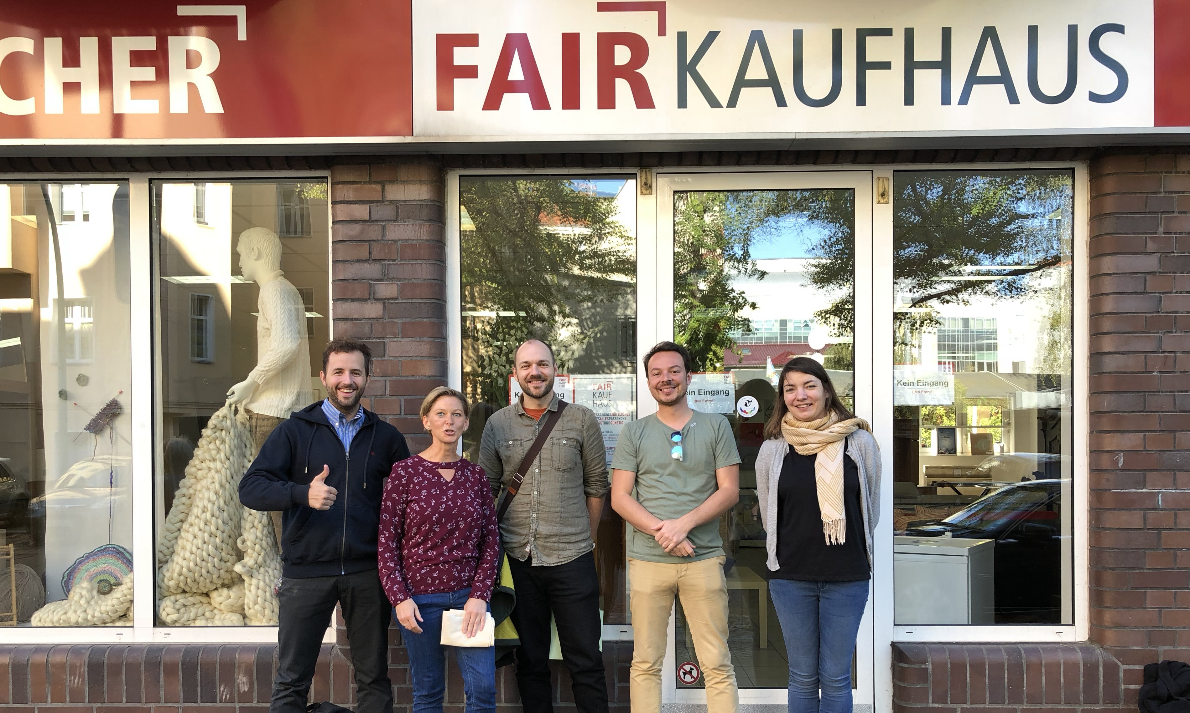 Besuch im Fairkaufhaus - Delegation des Französischen Roten Kreuzes mit Kathleen Wabrowetz, Antje Dettloff-Grygier und Dorian Lübcke