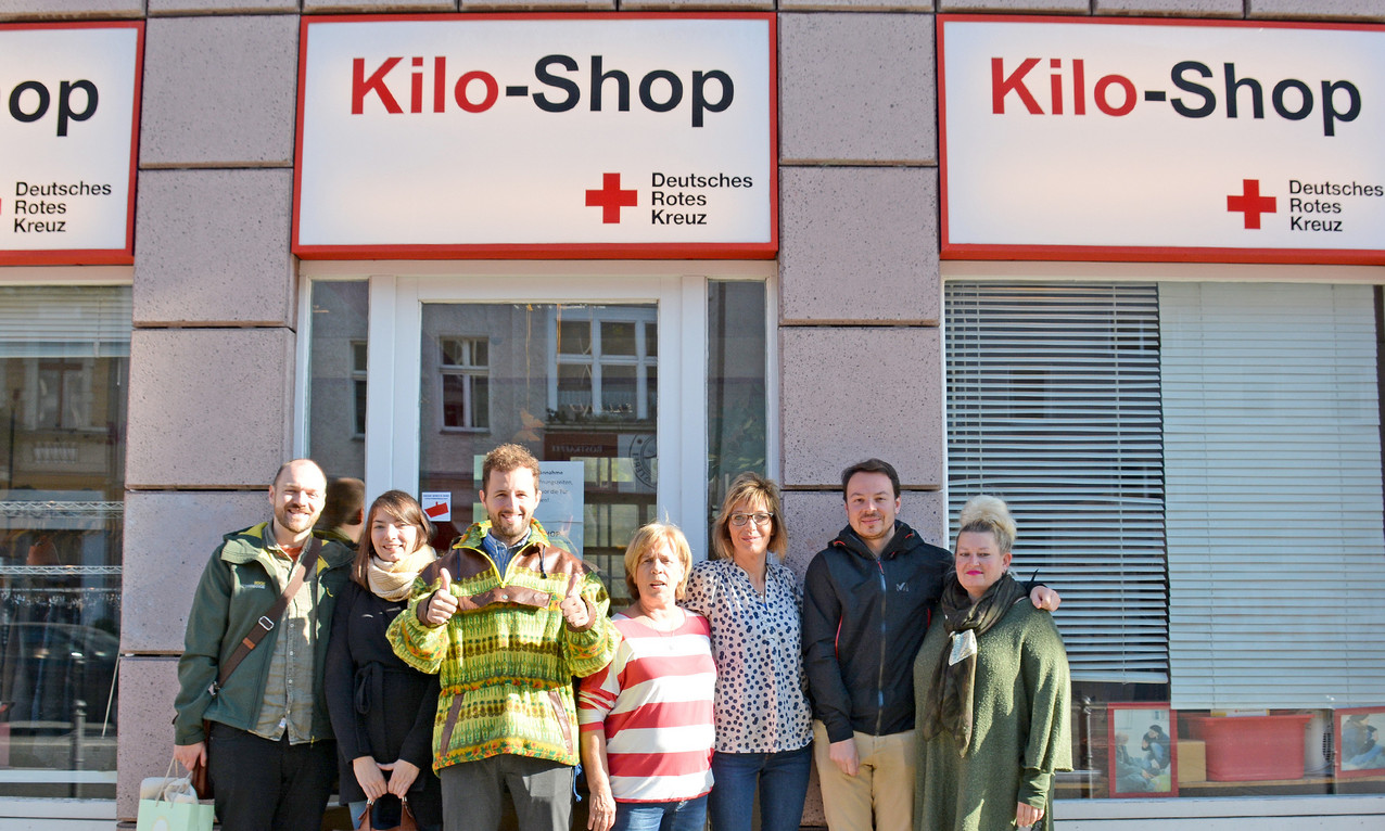 Besuch des Französischen Roten Kreuzes im Kilo-Shop Steglitz - Foto: Anja Höfer / DRK Landesverband Berliner Rotes Kreuz e.V.