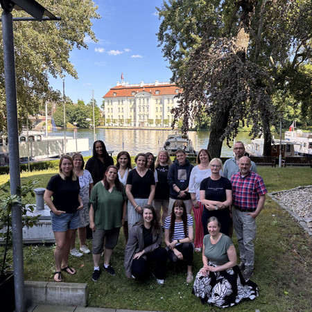 Gruppenfoto der Beteiligten am Modellkita-Projekt