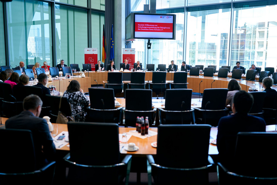 Gründung des DRK-Dialogforum im Marie-Elisabeth-Lüders-Haus des Deutschen Bundestages in Berlin. Blick in den Sitzungssaal