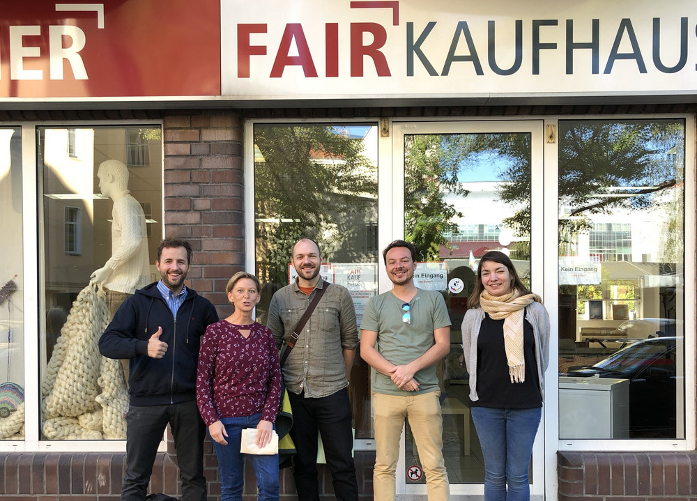 Besuch im Fairkaufhaus - Delegation des Französischen Roten Kreuzes mit Kathleen Wabrowetz, Antje Dettloff-Grygier und Dorian Lübcke