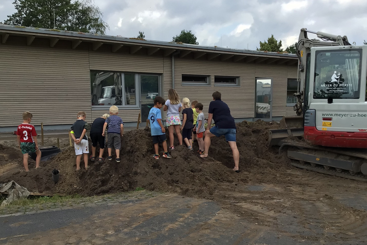 Kita am Stadtpark Wasserzisterne Baustelle und Kinder